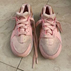 Girls size 13 pink Nike huaraches